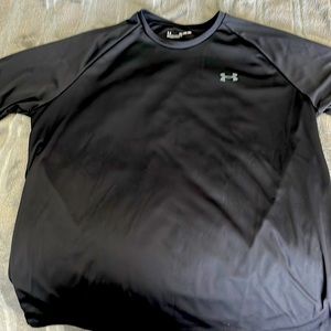 Mens Black with Silver/grey logo Under Armour T-shirt! Size XXL! NWOT!